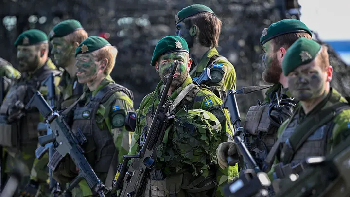 Sveriges försvarskommitté rekommenderar en ökning av landets militärbudget med 5 miljarder dollar fram till 2030